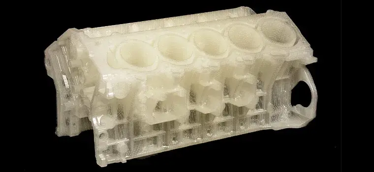 Motorblock-Gussmodell im großen Maßstab gedruckt auf dem SLA-3D-Drucker ProX 950