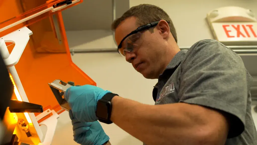 Entfernen der 3D-gedruckten Teile aus dem Figure 4-System