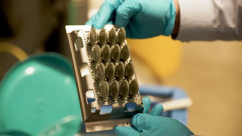 Volle Bauplattform mit gedruckten Teilen aus dem Figure 4 Standalone