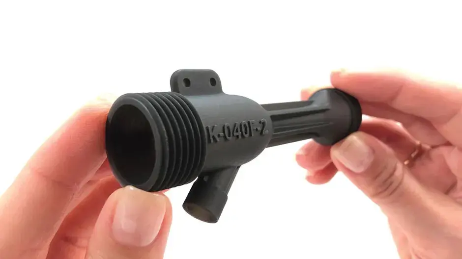 Ein 3D-gedrucktes Teil aus Figure 4 Tough-BLK 20, ein starkes, ABS-ähnliches Material mit Langzeit-UV-Stabilität