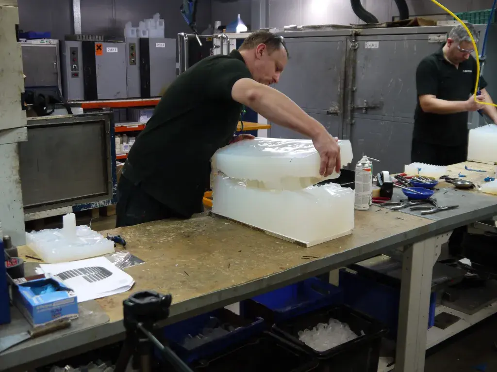 Vakuumguss der Vorserien-Prototypen für Lupe bei 3D Systems On Demand.