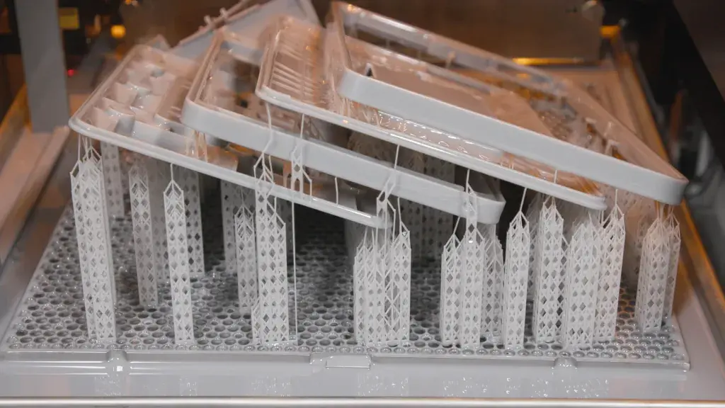 Verschachtelter SLA-Druck mit Accura Xtreme bei VAULT