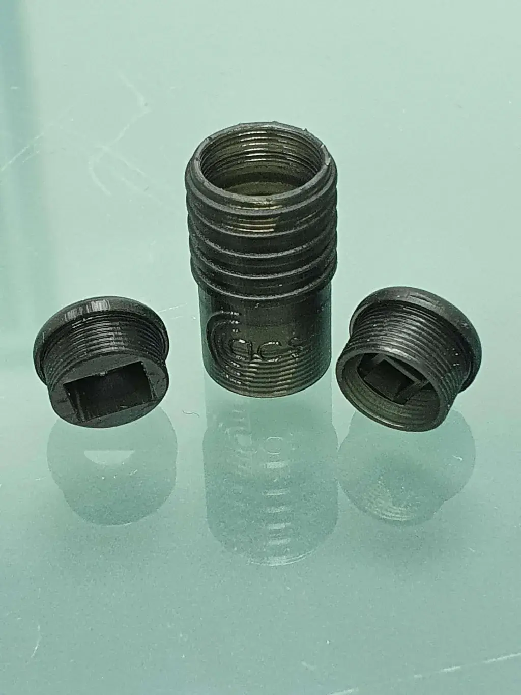 3D-gedrucktes Produktionsteil mit Fäden aus dem Werkstoff Figure 4 PRO-BLK 10