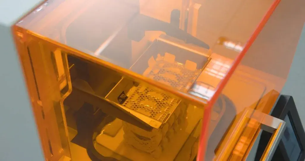 Kieferorthopädische 3D-Drucke in einem NextDent 5100-Drucker