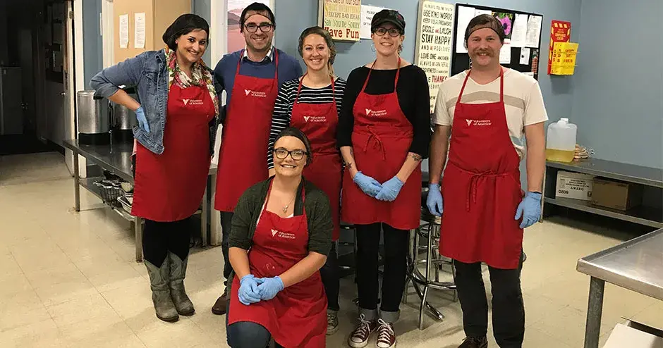 Eine Gruppe von 3D Systems-Mitarbeitern beim Ehrenamt