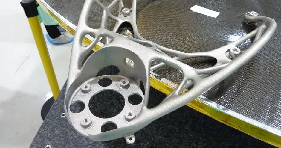 Nahaufnahme einer Halterung von Thales (Luft- und Raumfahrt)