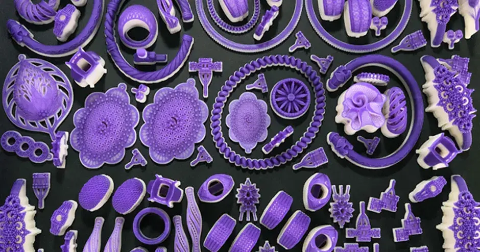 plattform zeigt mehrere drucke verschiedener schmuckstücke, um die unübertroffene produktivität zu veranschaulichen