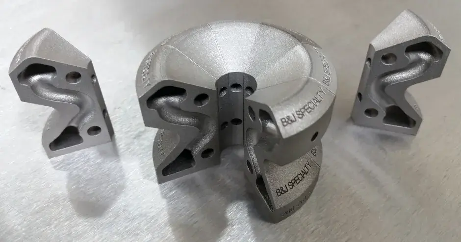 3D-gedrucktes, konturnahes Metallteil mit Kühlleitungen von B&J Specialty