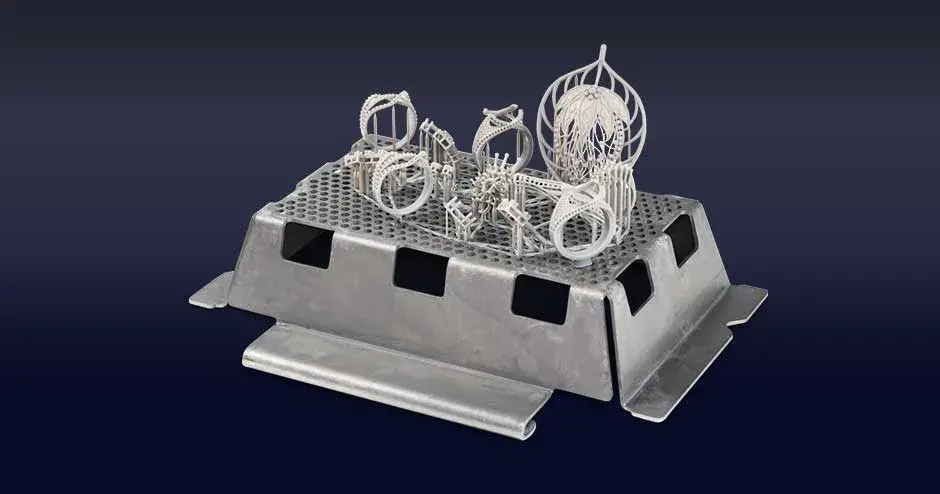 figure 4 jewel master gry jewelry teile auf einem Druckmagazin