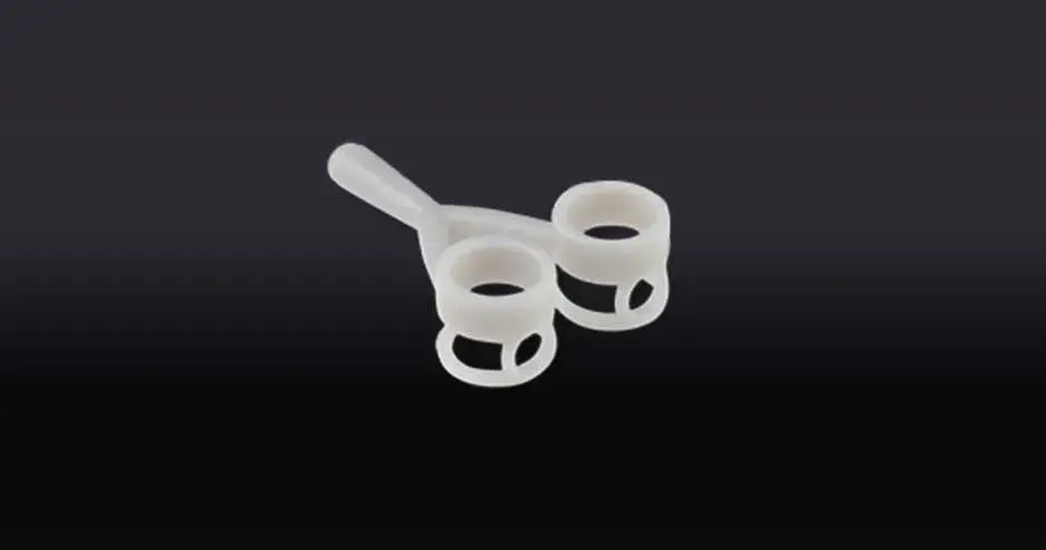 figure 4 juwel master grey 3d-gedruckter anhänger auf schwarzem hintergrund