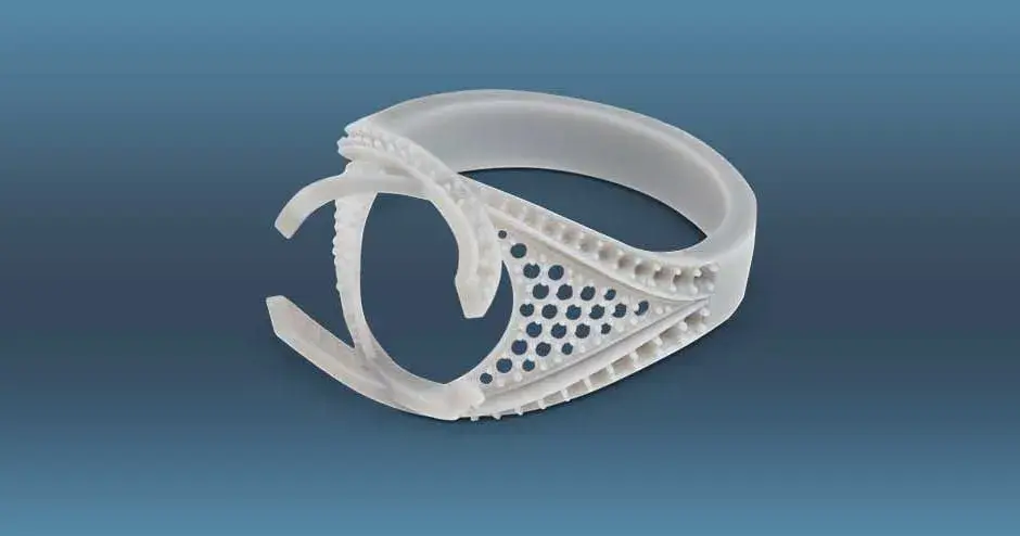 figure 4 master grey 3d-gedruckter ring auf blau-grünem schattigem hintergrund