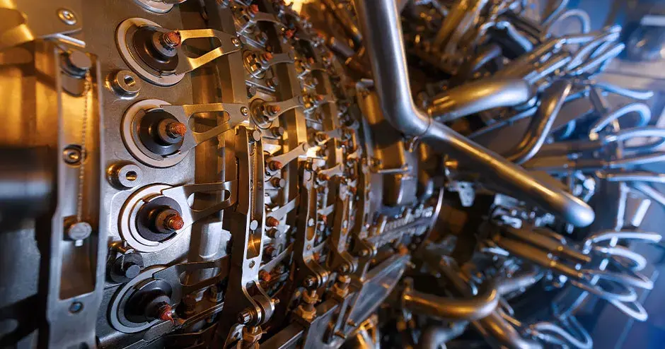 Gasturbinentriebwerk des Rohgaskompressors in einem überdruckgekapselten Gehäuse