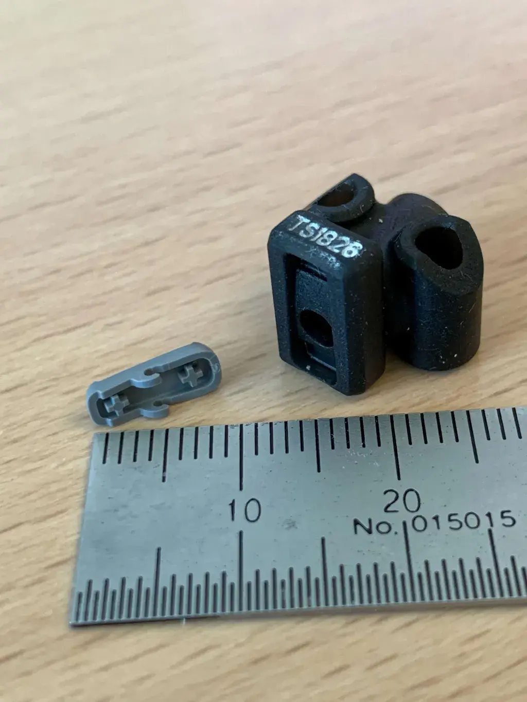 Mit Figure 4 gedrucktes Teil mit Lineal zur Darstellung der Genauigkeit