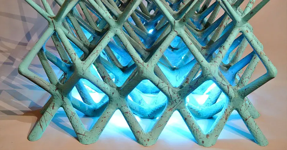 und kunstvoller Kaffeetisch aus Filamentmaterialien