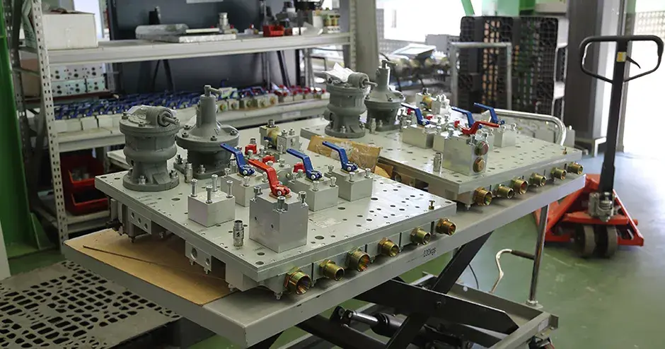 Vormontierte Ventile und Druckregler, bestehend aus vielen Komponenten