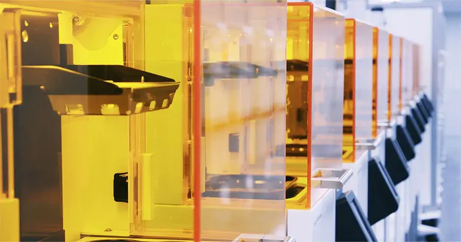 Eine Reihe von 3D-Druckern der Marke Figure 4