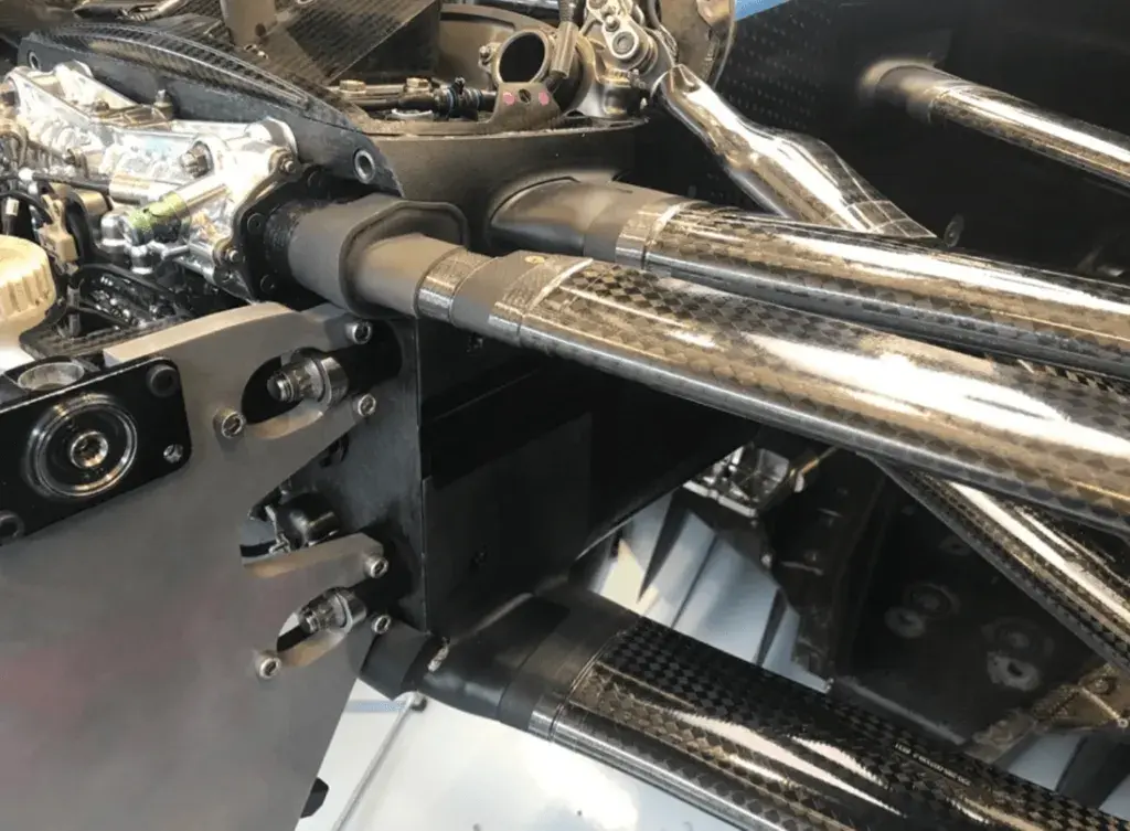 Aufhängungsdichtung und Rahmen, gefertigt aus Figure 4 EGGSHELL-AMB 10 bzw. DuraForm PA.