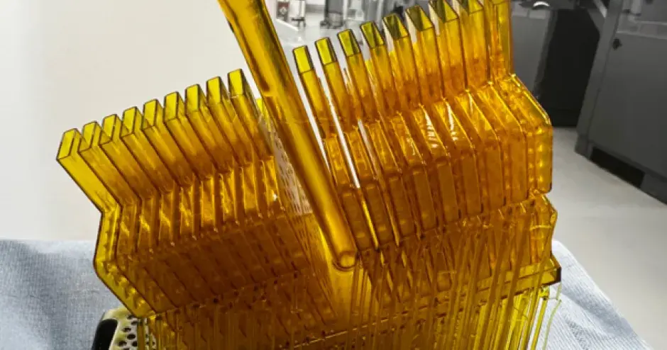 Eine Form für eine universelle Dichtung, 3D-gedruckt in einer Charge von 36 Stück auf dem Drucker Figure 4 vom BWT Alpine F1 Team.